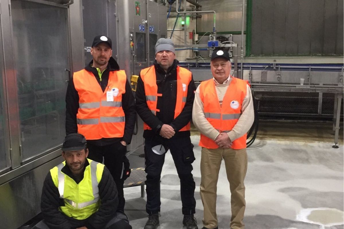 EEEC TEAM DURING DISMANTLING OF KRONES CAN FILLER IN HEINEKEN FACTORY FEBRUARY 2025